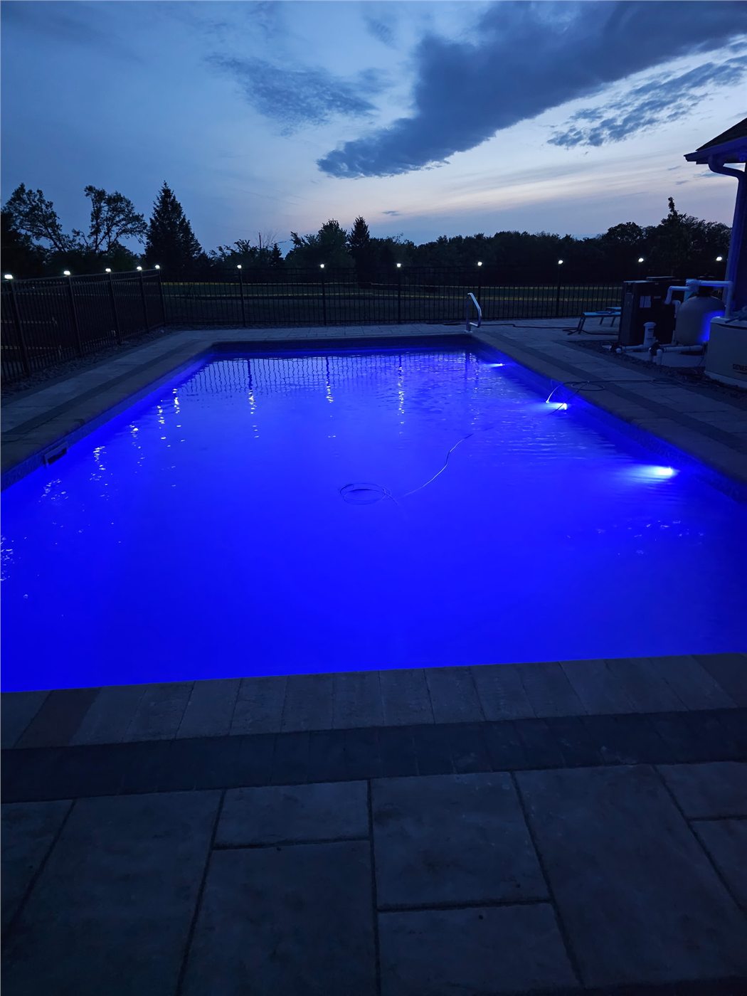Finished Einstein pool with automatic cover